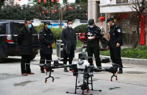 温州公安启用无人机给这个小区消毒，大叔大妈都惊呆了！