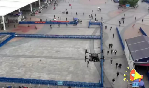 没戴口罩？公安无人机从天而降来提醒！