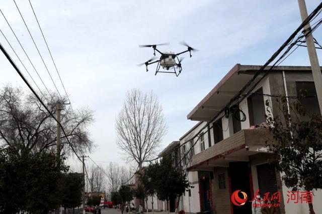 河南焦作：无人机当上“消毒员”