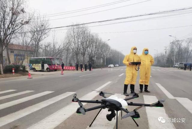 火了！郓城公安无人机喊话：只要还有一勺油，待在家里不露头！