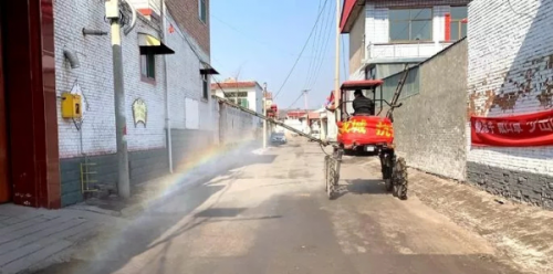 清徐县西谷乡喷药农机无人机上阵防疫