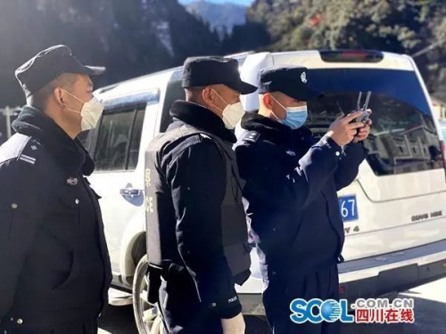 警察用无人机宣传防疫却偶然拍下关键证据 两名盗木者自首