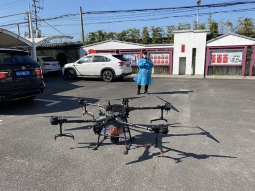 上海奉贤金汇镇无人机给隔离户送物资、远程测量体温