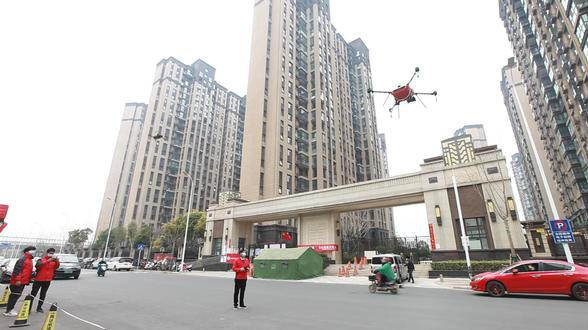 在一起丨河南经贸职业学院启动无人机科技战“疫”