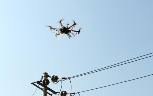 贵阳电网无人机“体检”输电线路