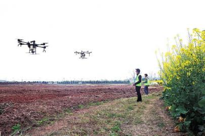 四川：无人机助力春耕