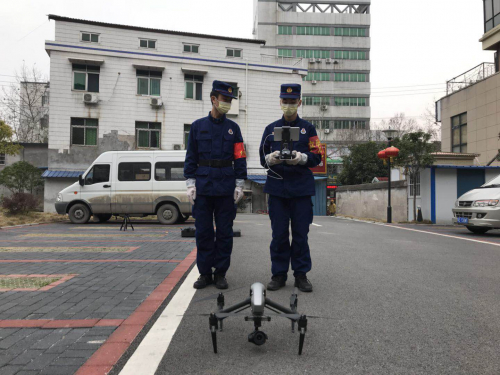 宜昌：消防无人机360°全方位巡防小区 