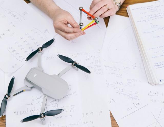 科学家开发新型无人机系统 使用声音“看到”墙壁