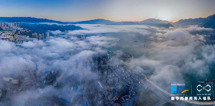 无人机航拍：春雨润长江 云雾漫三峡