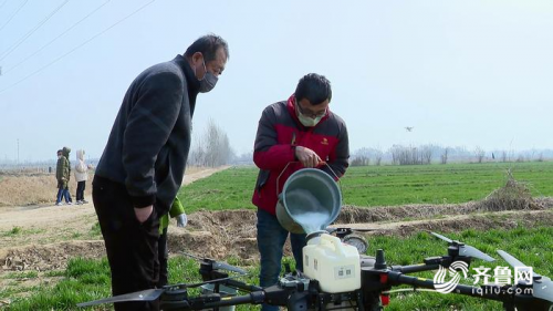 34秒丨德州平原：无人机助力春耕 单日飞防300亩地 节省50人工作量