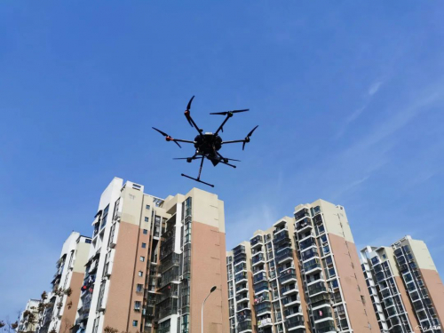 别出来乱跑啦！鄂州硬核无人机喊话让你回家 