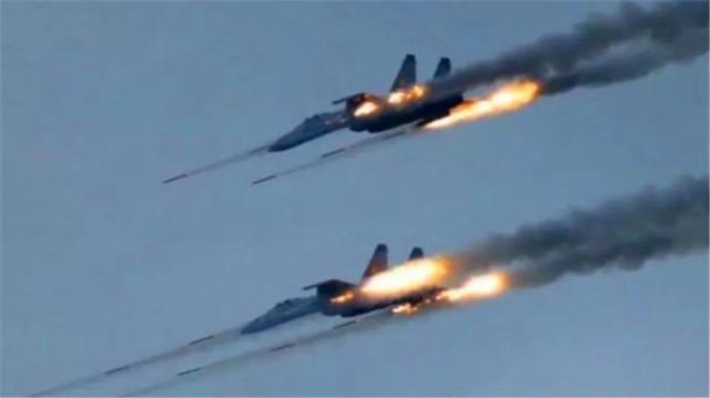 驻叙俄军遭重创！防空导弹被炸成满地零件，土耳其无人机一战成名