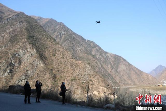 甘肃陇南智能耕作：“黑科技”田间测温 无人机查作物面积