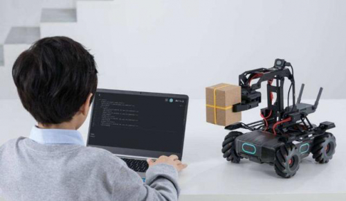 偏离航道的无人机大疆