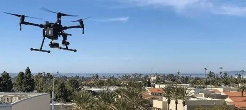 超级大国封城了，大疆无人机沿街喊话： 特朗普反对无效