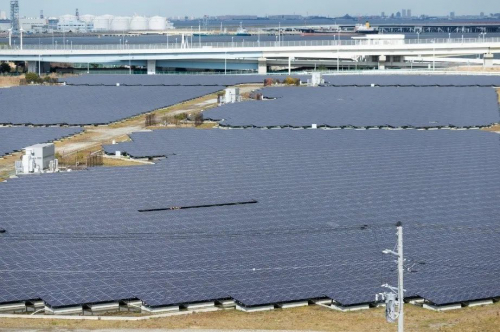 光伏电站的空中巡检员