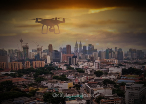 马来西亚军队动用无人机来监控不遵守疫情隔离的人群