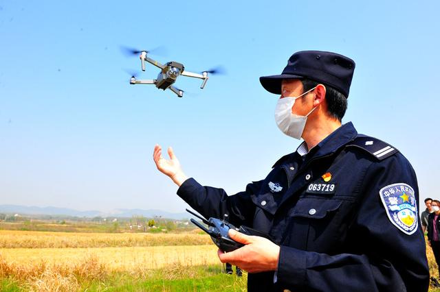 巢湖警方禁毒出新招！无人机空中喊话宣传“罂粟是魔鬼”