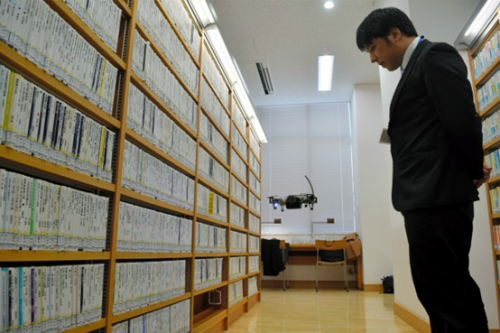 日本千叶图书馆用无人机点检图书库存