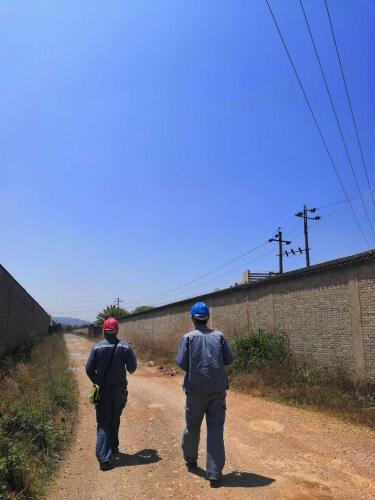 南方电网云南曲靖沾益供电局配电管理所用无人机进行线路故障查找 