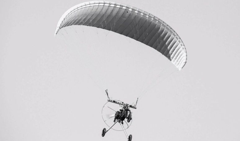 Stork Delivers仿生物流无人机_无人机网(www.youuav.com) Stork Delivers仿生物流无人机_无人机网(www.youuav.com)