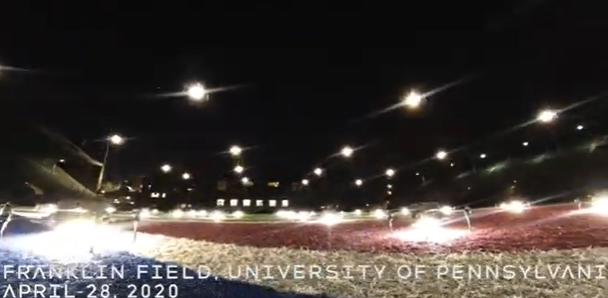 致敬英雄-140架无人机点缀美国费城夜空！