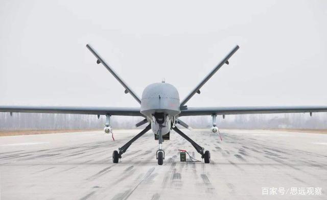 翼龙无人机发射一枚导弹，西方战舰立刻起锚离开，直言根本打不过