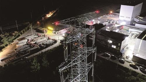 无人机夜跨京沪高铁架线 徐州电网基建发力
