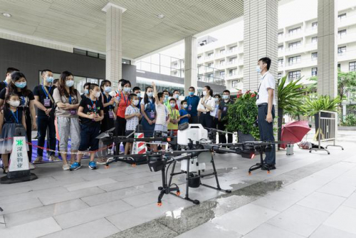 消杀无人机、红外测温头盔、扫地机器人，深圳地铁防疫消杀有那么多“黑科技”