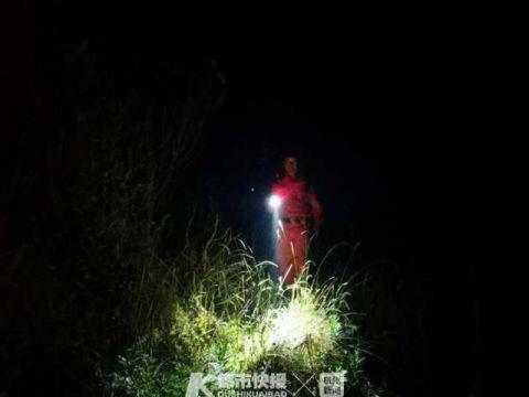 熊孩子出走玩起“躲猫猫”，警民搜寻利用无人机喊话