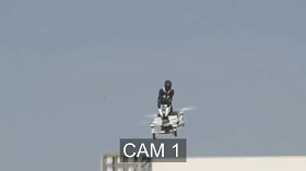 气压计故障，俄四旋翼飞行摩托在迪拜从30米高空失控坠落 骑手没受伤！