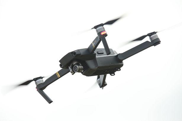 梅根·马克尔的警卫发现一架无人机盘旋在她的屋顶上