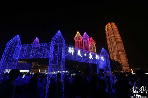 灯光秀、无人机、吃喝玩乐购 “醉美·夜郑州”嗨爆了