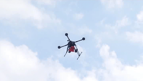 无人机闪亮登场 巡视宣传两不误 