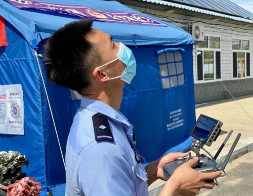 无人机很忙，刚刚送完户口，又来参加疫情防控