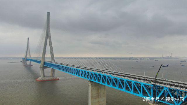 江苏南通，航拍通车在即的沪苏通长江公铁大桥
