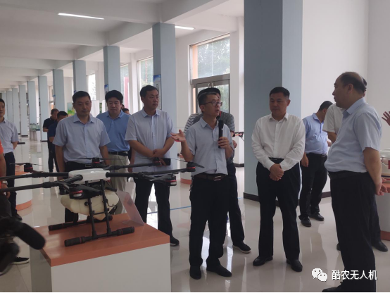 周口市工信局局长姚卫田、西华县县长田庆杰陪同省工信厅副厅长郝敬红一行人，来访西华无人机产业园