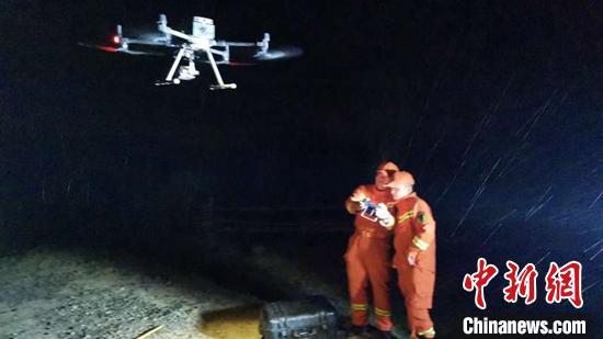 新疆消防天山腹地救援演练 首次使用无人机热成像进行搜救