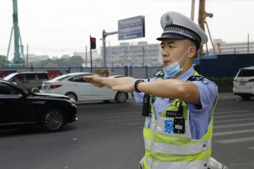 “最强大脑”、“最快双腿”联袂出击，无人机升空护航端午出行