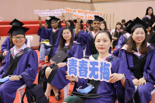 无人机5G直播上海大学毕业典礼，校长承诺：欢迎参加未来三年任何一届毕业典礼