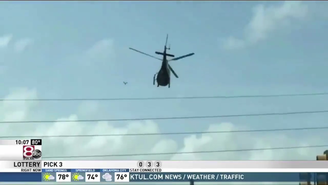 美国：航拍无人机与警用直升机发生近距离接触