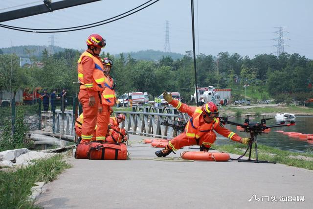 直升机 无人机 冲锋舟~多支救援队伍永定河上开展防汛演练！