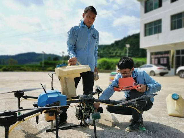 好家伙！万山水稻病虫害防治用上了“无人机”