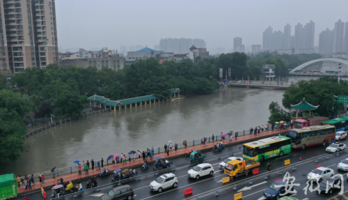 无人机直击：合肥南淝河水位暴涨