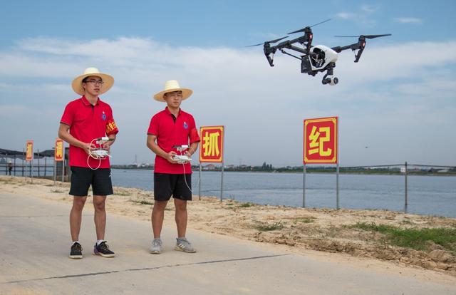 “天眼巡探”助力防汛抗洪——南昌航空大学学子利用无人机巡堤查险