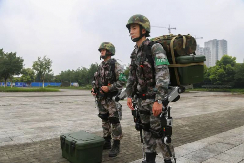 无人机、外骨骼……军事智能化补给新模式亮相演训场