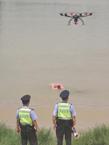 「一线传真」硬核！出动警用无人机+地面巡逻队！只为干这事！