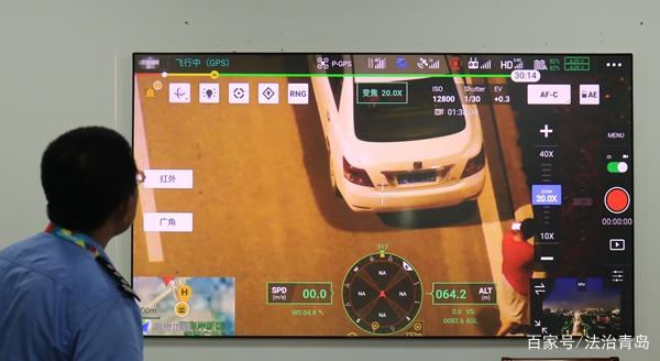 无人机高空喊话 助力啤酒节交通保畅