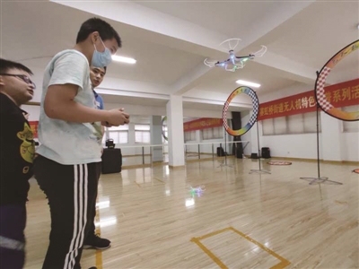 社区无人机夏令营 家长省心孩子乐嗨