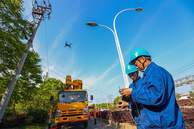 台风过后 无人机巡线忙
